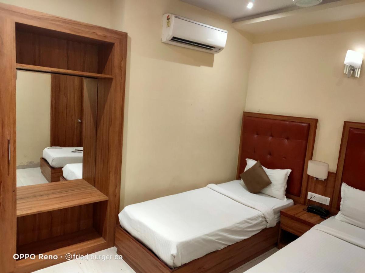 Aster Hotel Near Mumbai Airport Exterior foto
